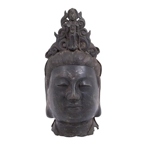 Überlebensgroßer Kopf des Guanyin aus Bronze. CHINA, Qing-Dynastie (1644-1912).