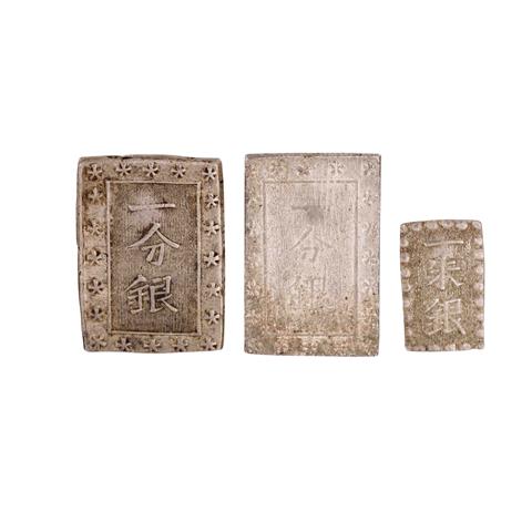 Japan - 3 Münzen in Barrenform, 2 x Shu (je ca. 8,7 Gramm),