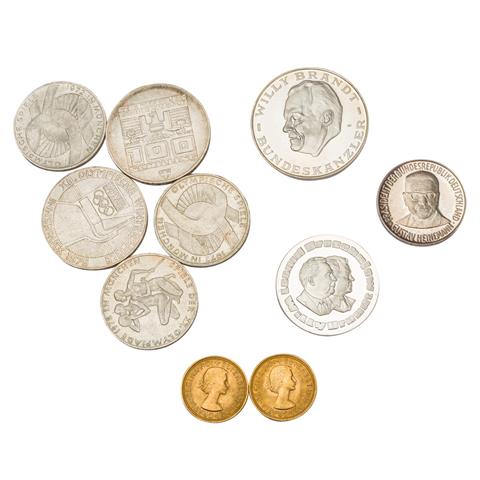 Kleines Konvolut Münzen und Medaillen mit GOLD und SILBER -