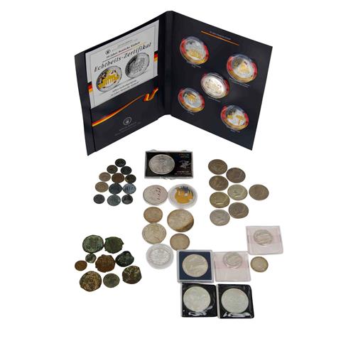 Münzbeutel mit gemischter Sammlung aus Europa, USA und Kanada -