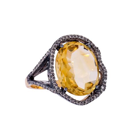 Ring mit ovalem Citrin und Achtkantdiamanten zus. ca. 0,5 ct,