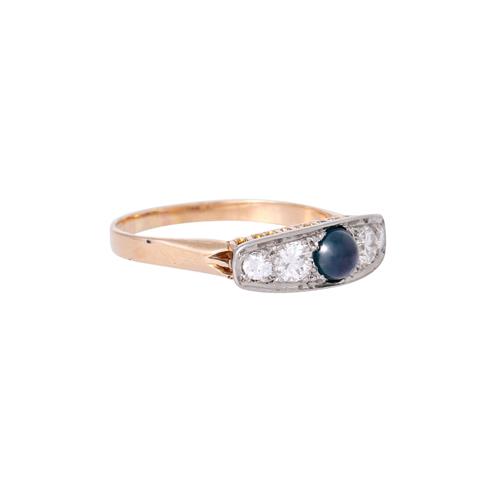 Ring mit Saphircabochon und 4 Diamanten, zus. ca. 0,5 ct,