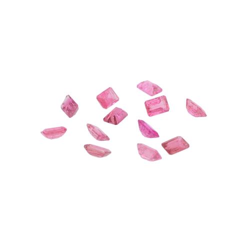 12 kalibrierte, rechteckig facettierte, rosa Turmaline von zus. ca. 7,4 ct,