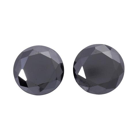 2 schwarze Diamanten von zus. ca. 8,04 ct,