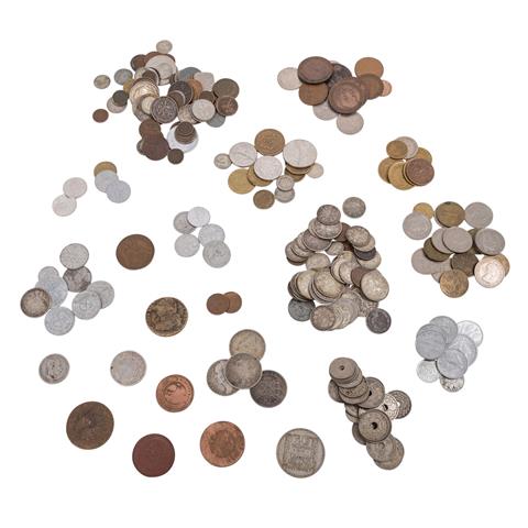 Schachtel mit Fundgrubencharakter - Teils ältere Kursmünzen, 1/2 Mark und