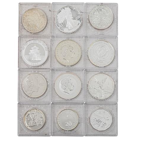 Kleines Silber-Investment mit 12 Münzen, ca. 311 g,