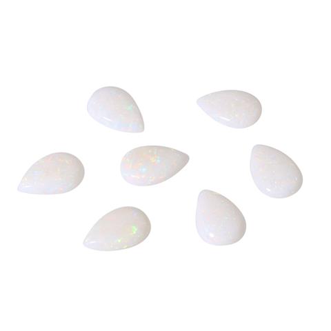 7 kalibrierte, tropfenförmige Opal-Cabochons von zus. ca. 20 ct,