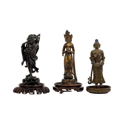 3 Figuren aus Holz (CHINA) und Metall (SINOTIBETISCH),