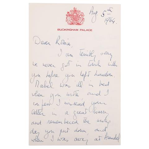 Handgeschriebener und signierter Brief Queen Elizabeth II. (1926-2022) an ihre Hebamme "Rowie",