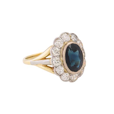 Ring mit Saphir entouriert von schönen Altschliffdiamanten zus. ca. 1,4 ct,