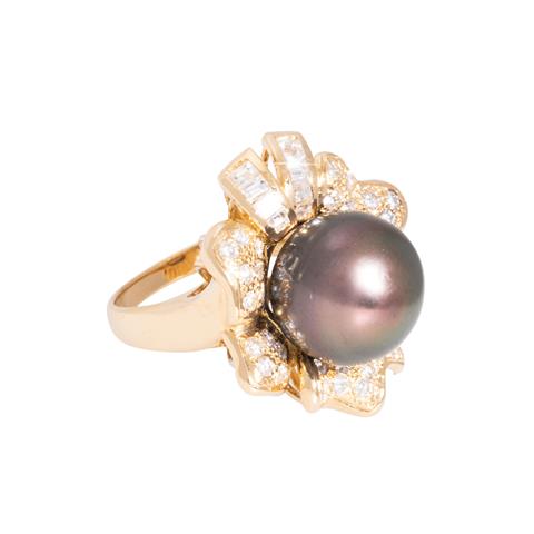 Ring "Bouquet" mit Tahitiperle und Diamanten von zus. ca. 1,06 ct