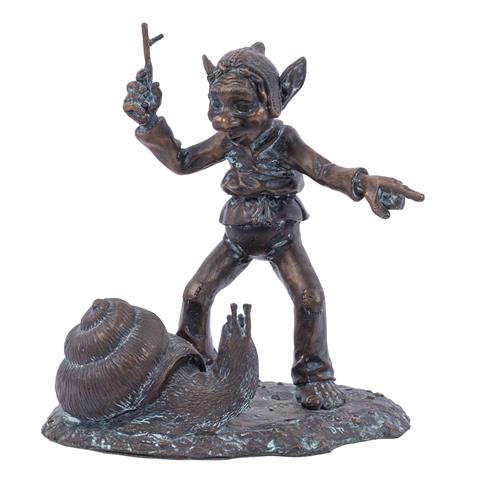 ROESSLER, DIRK (süddeutscher Bildhauer und Maskenbildner) Bronzefigur 'Gnom mit Schnecke', 21. Jh.