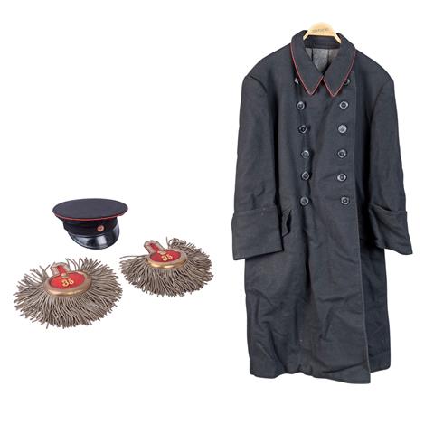 Württemberg - Uniformmantel, dazu Epauletten und Schirmmütze