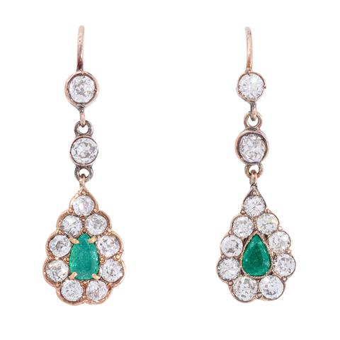 Paar Ohrhänger mit Smaragden und Diamanten