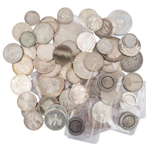 Gemischtes Silber-Konvolut mit Münzen & Medaillen. 68 Stück.