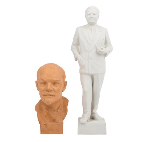 Büste 'Lenin' und Skulptur 'Gottwald Klement'.