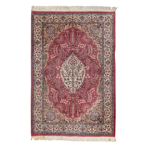 Orientteppich. LAHORE/PAKISTAN, 20. Jh., 189x128 cm.