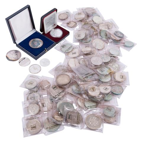 ALLE WELT-Sammlung mit ca. 88x Münzen und Medaillen