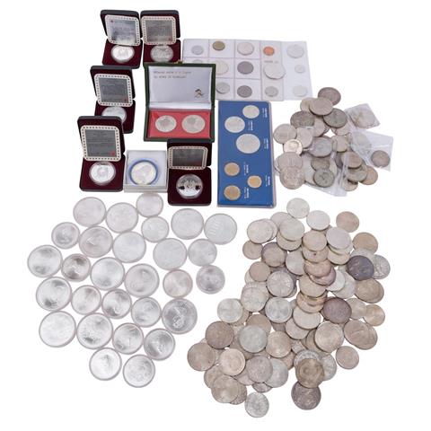 Gemischtes Silber-Konvolut mit Münzen und Medaillen aus aller Welt. Ca. 185 Stück.