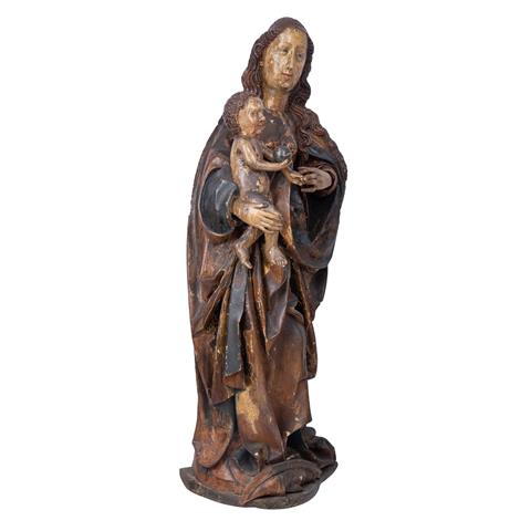 SCHWÄBISCHER MEISTER DES XV. JAHRHUNDERTS "Gotische Schnitzfigur einer stehenden Madonna mit dem Jesuskind"