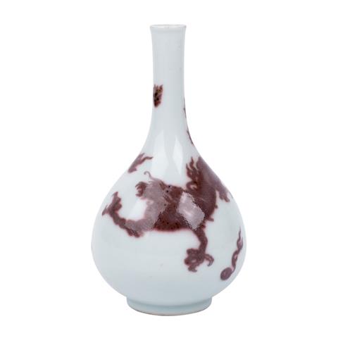 Kleine Vase aus Porzellan. CHINA, Republikzeit..