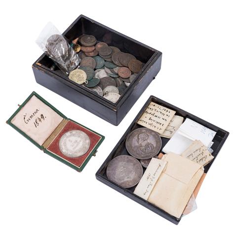 Altdeutschland - Kleines Konvolut historischer Münzen in schwarzer Holzlack-Schachtel.
