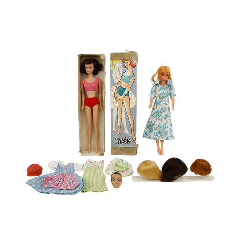 MATTEL Konvolut aus der Puppe 'Midge' und Barbiezubehörteilen, 1962-1963,
