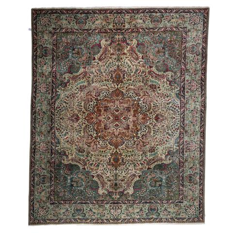 Orientteppich. TÄBRIS/IRAN, 21. Jh., ca. 394x301 cm.