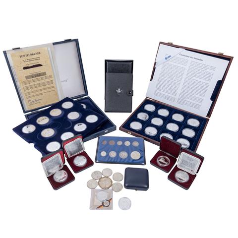 Kleines gemischtes Silber-Konvolut mit Münzen und Medaillen. Ca. 60 Stück.
