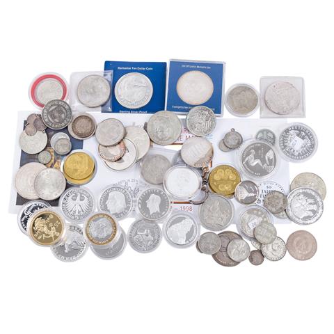 Schuhkarton mit diversen Münzen, darunter Deutsches Reich mit durchweg fragwürdigen Stücken,