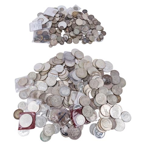 Beutel voller Münzen,  ca. 5,4 Kilogramm Raugewicht,